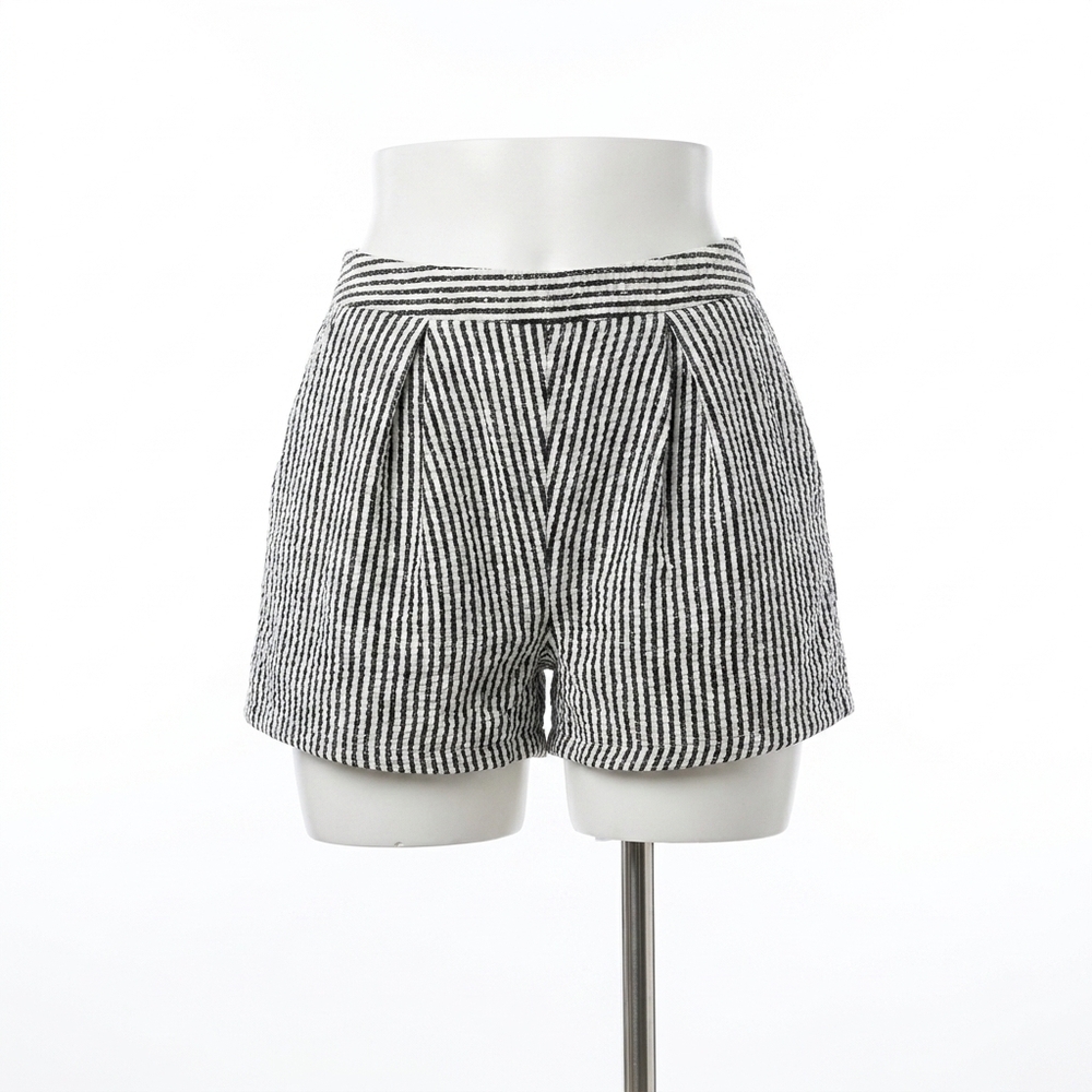 NEW SUNDAYS high waist berry shorts in black white